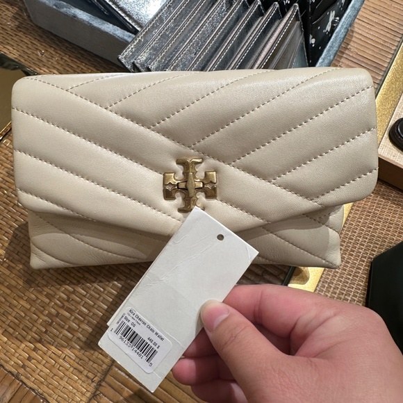 NWT! Tory Burch Kira Chevron Chain Wallet Cream Quilted Leather Crossbody 90343 - Picture 9 of 9